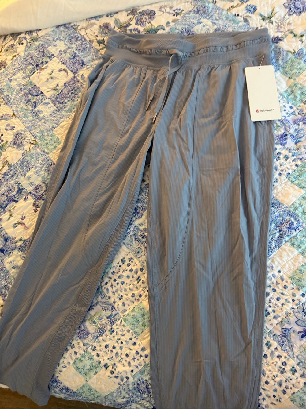 lululemon Dance Studio MR crop